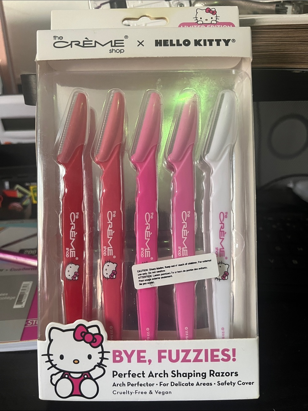 Hello Kitty Red Pink White Perfect Arch Shaping Razors - Pack of 5